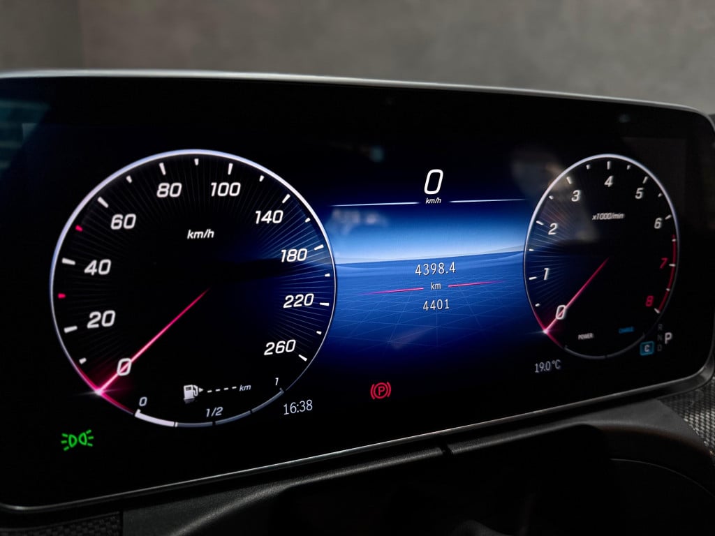 Imagem do veículo MERCEDES-BENZ C 300 AMG Line 2.0 TB Aut. (Híbrido)