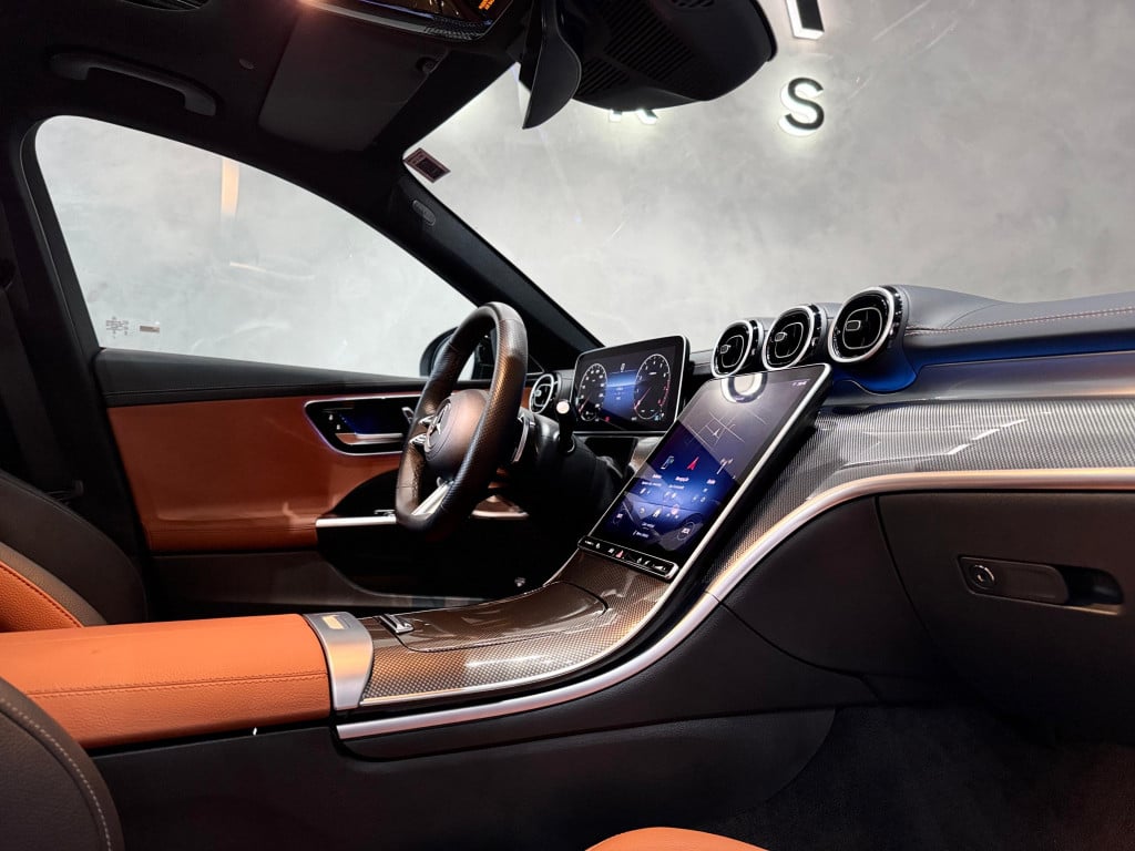 Imagem do veículo MERCEDES-BENZ C 300 AMG Line 2.0 TB Aut. (Híbrido)