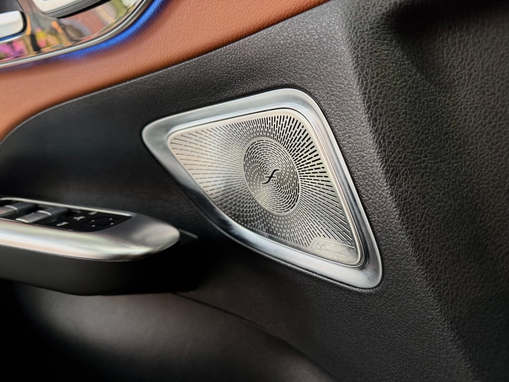Imagem do veículo MERCEDES-BENZ C 300 AMG Line 2.0 TB Aut. (Híbrido)