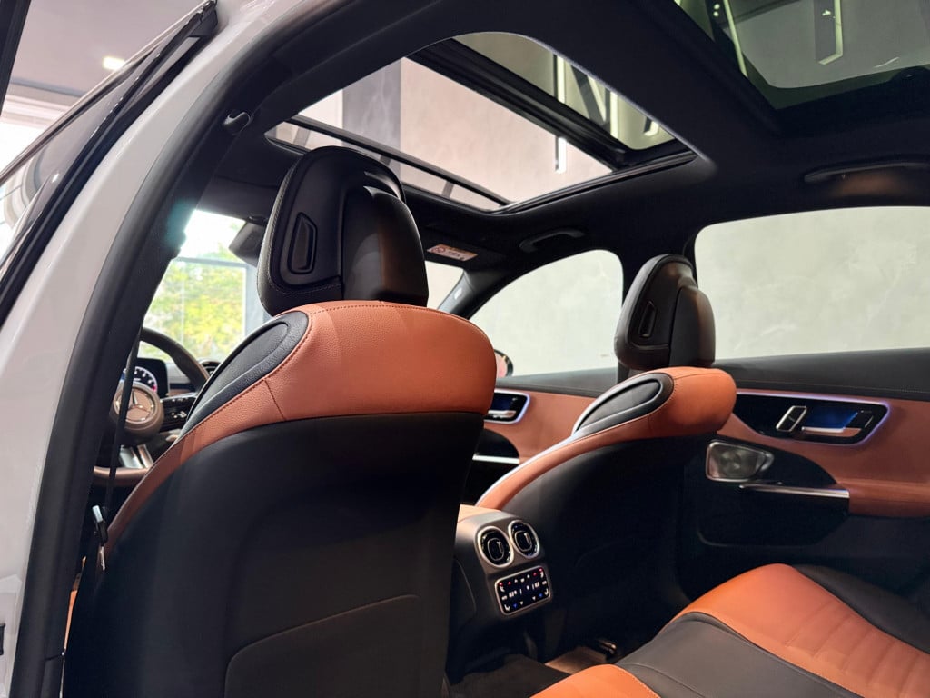 Imagem do veículo MERCEDES-BENZ C 300 AMG Line 2.0 TB Aut. (Híbrido)