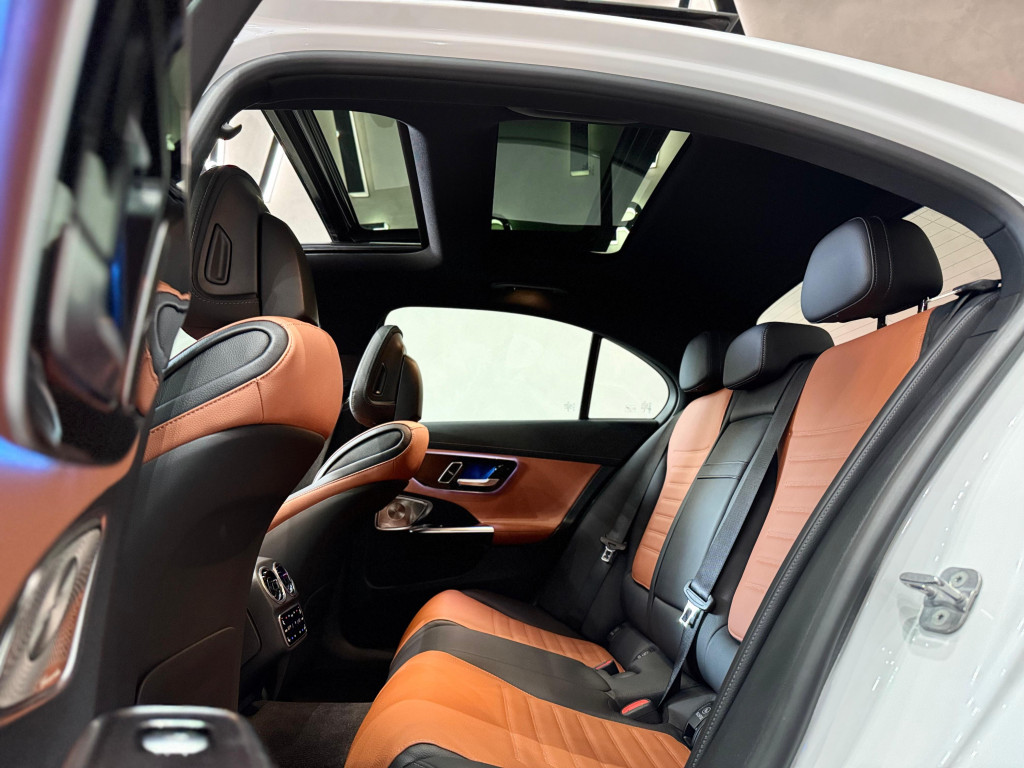 Imagem do veículo MERCEDES-BENZ C 300 AMG Line 2.0 TB Aut. (Híbrido)