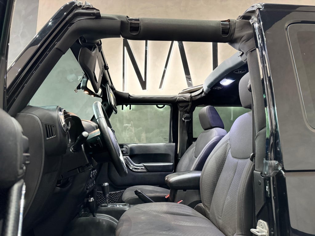 Imagem do veículo JEEP WRANGLER 3.6 UNLIMITED SPORT 4X4 V6 GASOLINA 4P AUTOMÁTICO