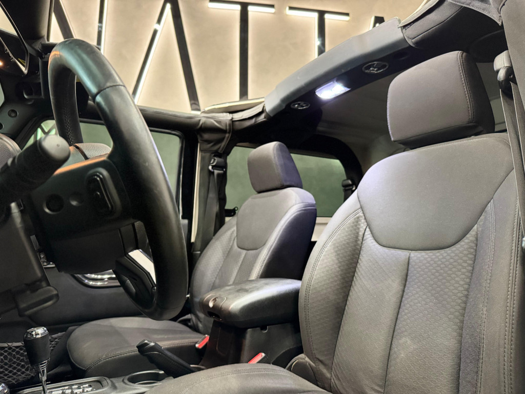 Imagem do veículo JEEP WRANGLER 3.6 UNLIMITED SPORT 4X4 V6 GASOLINA 4P AUTOMÁTICO