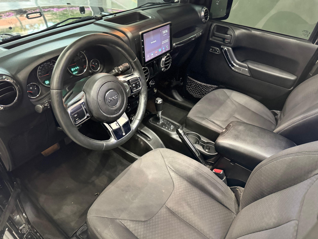 Imagem do veículo JEEP WRANGLER 3.6 UNLIMITED SPORT 4X4 V6 GASOLINA 4P AUTOMÁTICO