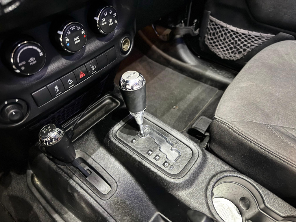 Imagem do veículo JEEP WRANGLER 3.6 UNLIMITED SPORT 4X4 V6 GASOLINA 4P AUTOMÁTICO