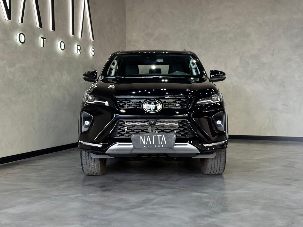 Imagem do veículo TOYOTA HILUX SW4 2.8 D-4D TURBO DIESEL SRX PLATINUM 7L 4X4 AUTOMÁTICO