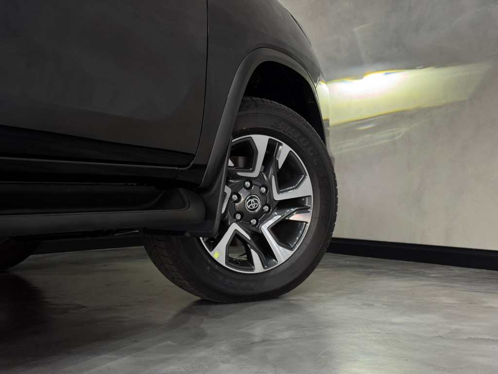 Imagem do veículo TOYOTA HILUX SW4 2.8 D-4D TURBO DIESEL SRX PLATINUM 7L 4X4 AUTOMÁTICO