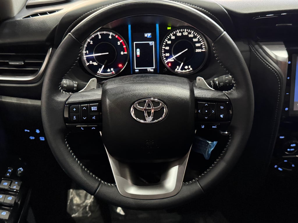 Imagem do veículo TOYOTA HILUX SW4 2.8 D-4D TURBO DIESEL SRX PLATINUM 7L 4X4 AUTOMÁTICO