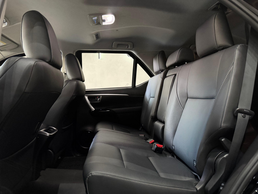 Imagem do veículo TOYOTA HILUX SW4 2.8 D-4D TURBO DIESEL SRX PLATINUM 7L 4X4 AUTOMÁTICO
