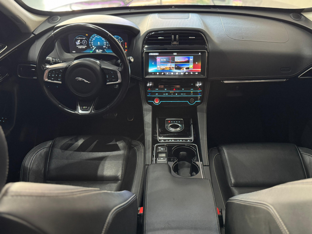 Imagem do veículo JAGUAR F-PACE 3.0 V6 SUPERCHARGED R-SPORT AWD 4P AUTOMÁTICO