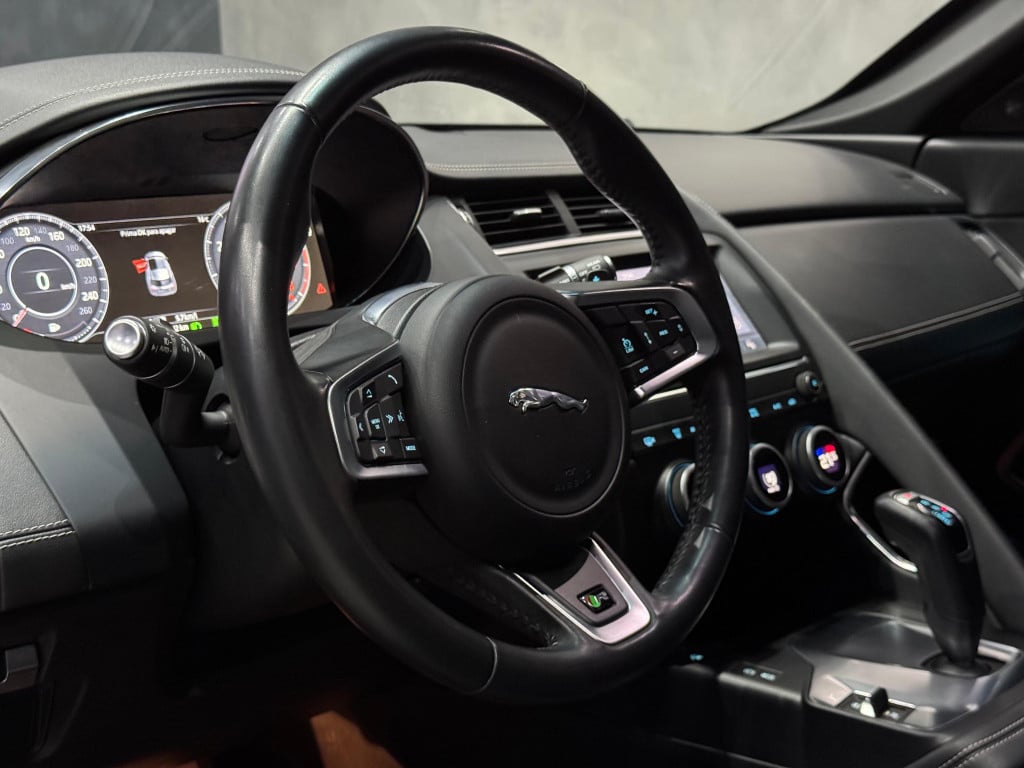 Imagem do veículo JAGUAR E-PACE 2.0 16V P300 GASOLINA R-DYNAMIC HSE AWD AUTOMÁTICO
