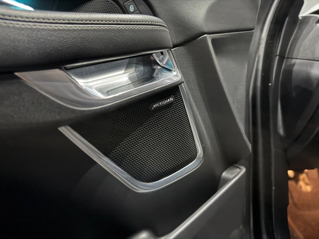 Imagem do veículo JAGUAR E-PACE 2.0 16V P300 GASOLINA R-DYNAMIC HSE AWD AUTOMÁTICO
