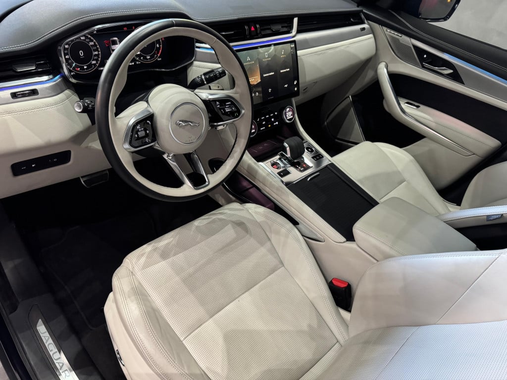 Imagem do veículo JAGUAR F-PACE 2.0 P400e PHEV R-DYNAMIC HSE AWD AUTOMÁTICO