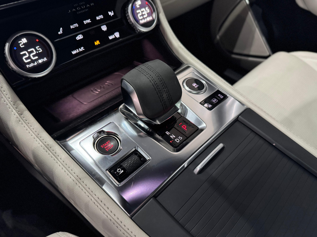 Imagem do veículo JAGUAR F-PACE 2.0 P400e PHEV R-DYNAMIC HSE AWD AUTOMÁTICO