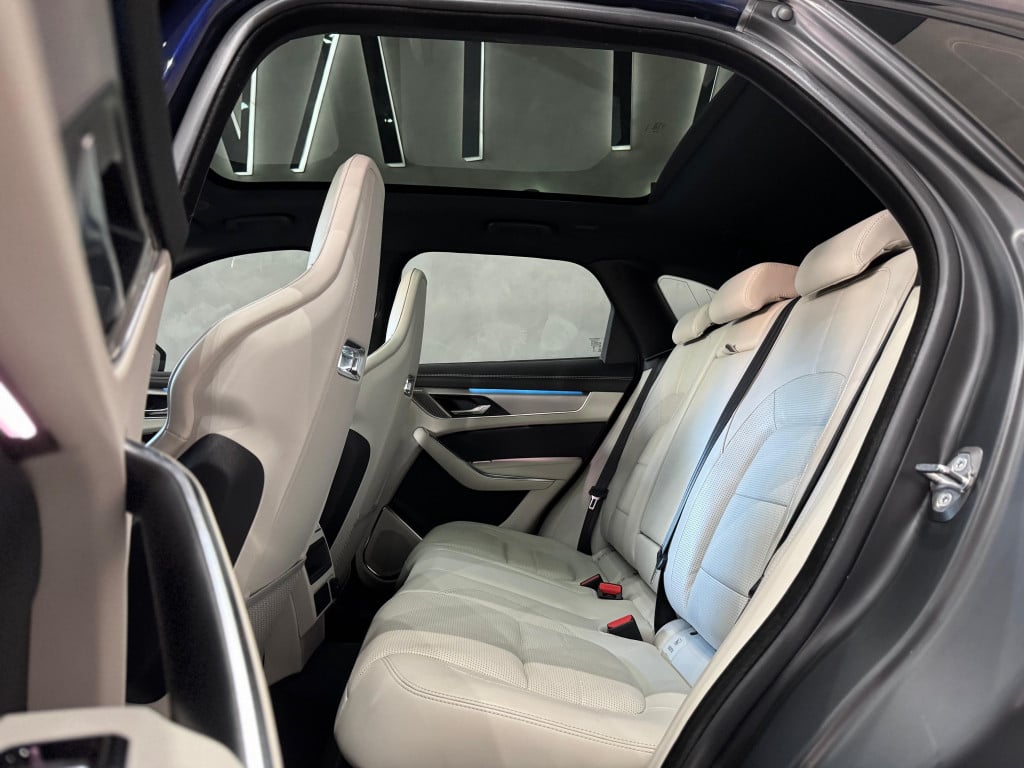 Imagem do veículo JAGUAR F-PACE 2.0 P400e PHEV R-DYNAMIC HSE AWD AUTOMÁTICO