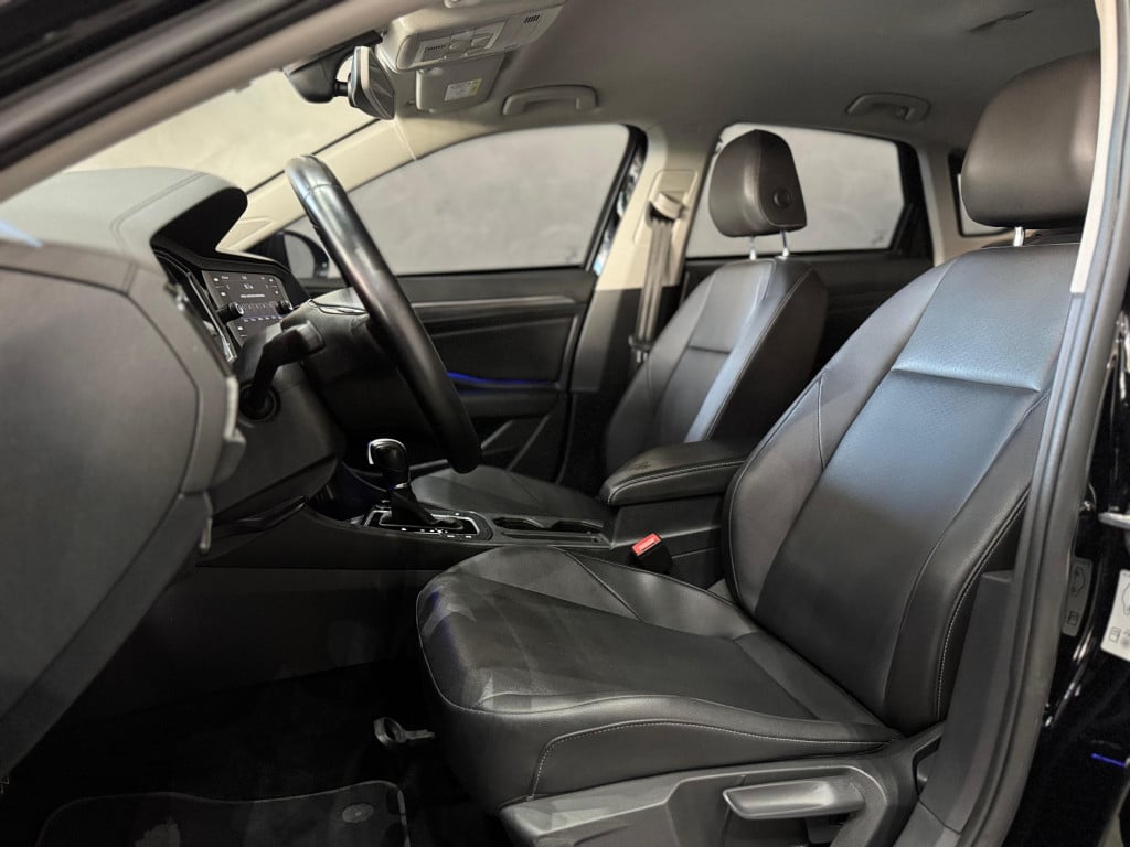 Imagem do veículo VOLKSWAGEN JETTA 1.4 250 TSI TOTAL FLEX COMFORTLINE TIPTRONIC