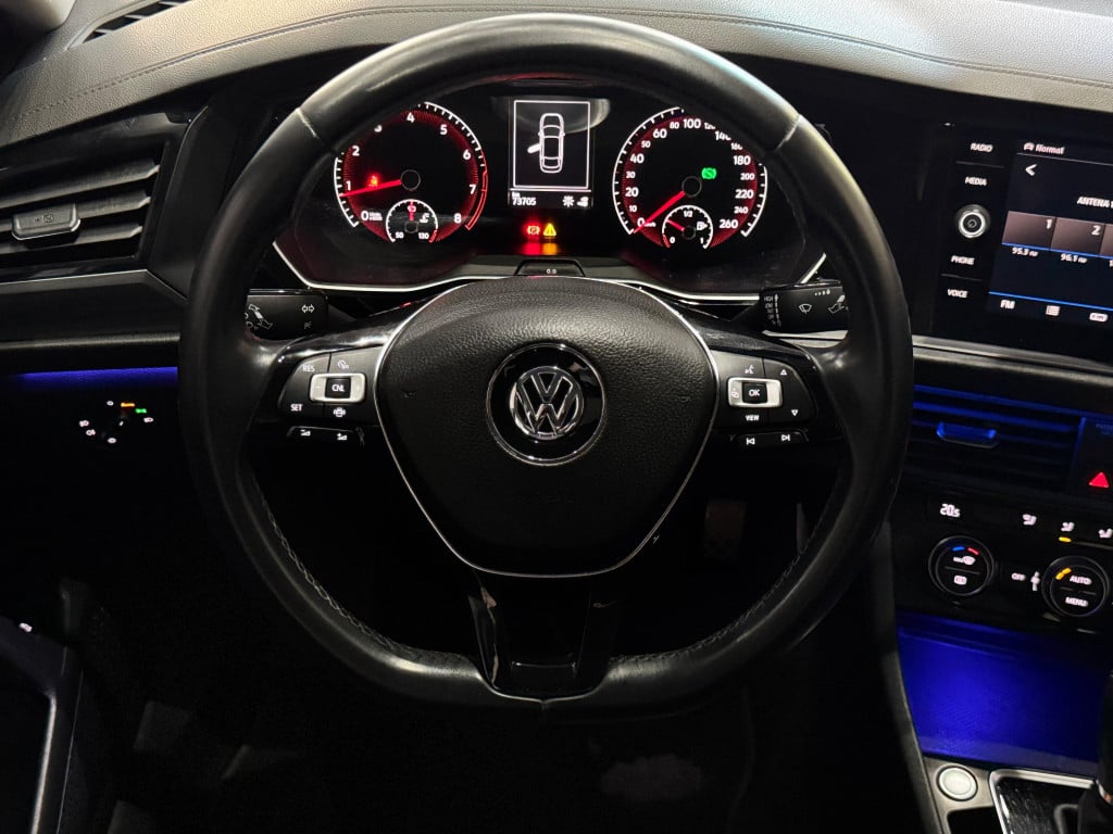 Imagem do veículo VOLKSWAGEN JETTA 1.4 250 TSI TOTAL FLEX COMFORTLINE TIPTRONIC