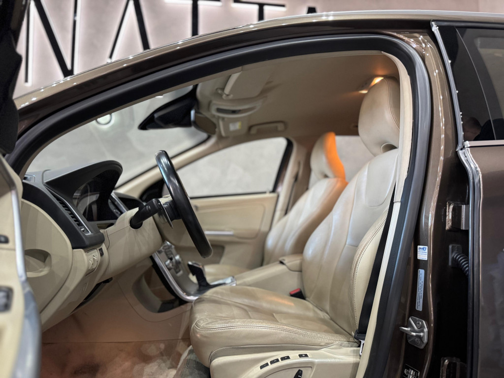 Imagem do veículo VOLVO XC60 2.0 T5 KINETIC GASOLINA 4P AUTOMÁTICO