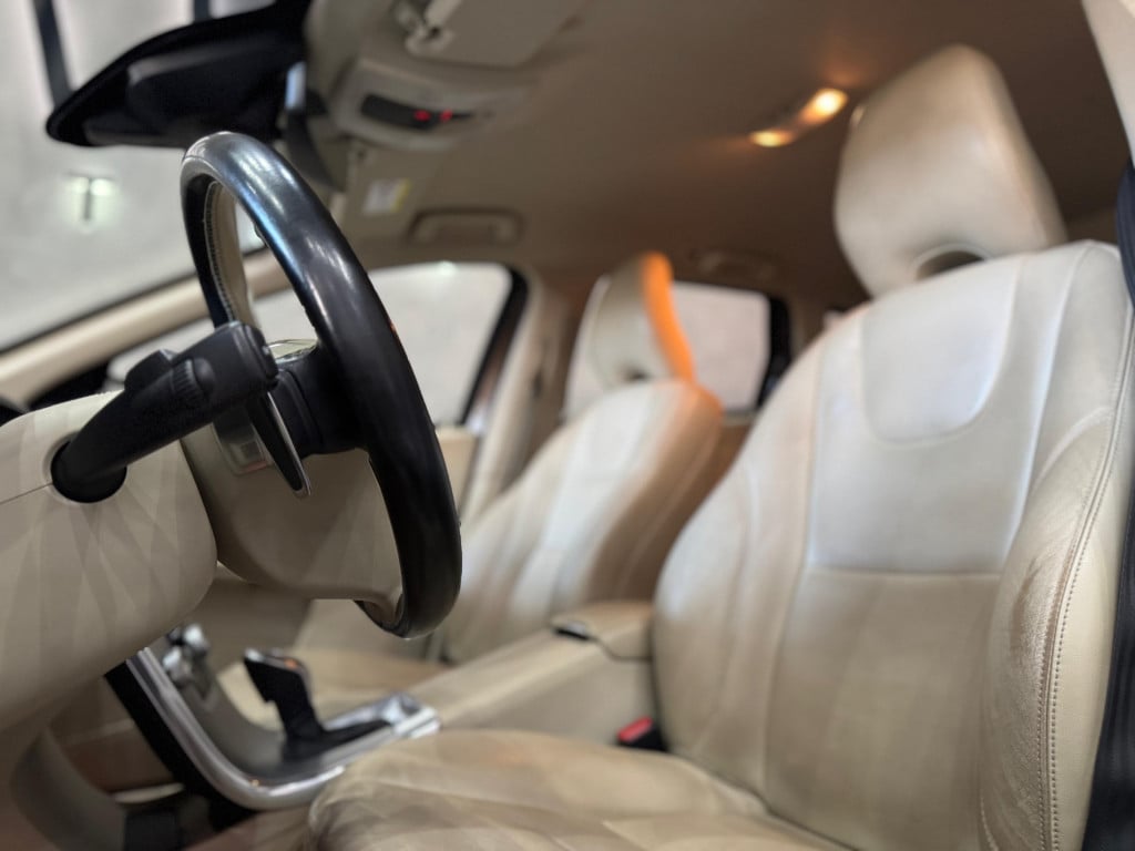 Imagem do veículo VOLVO XC60 2.0 T5 KINETIC GASOLINA 4P AUTOMÁTICO