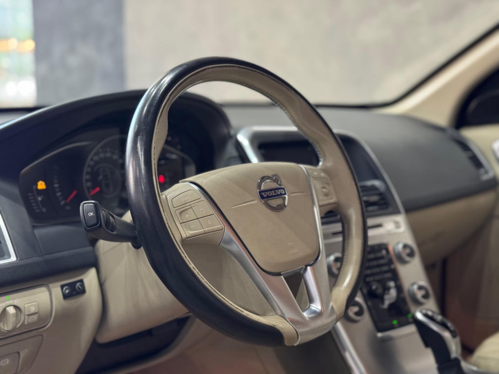 Imagem do veículo VOLVO XC60 2.0 T5 KINETIC GASOLINA 4P AUTOMÁTICO