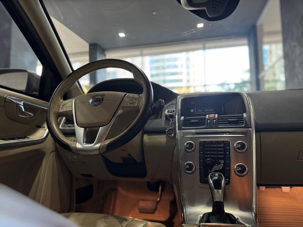 Imagem do veículo VOLVO XC60 2.0 T5 KINETIC GASOLINA 4P AUTOMÁTICO