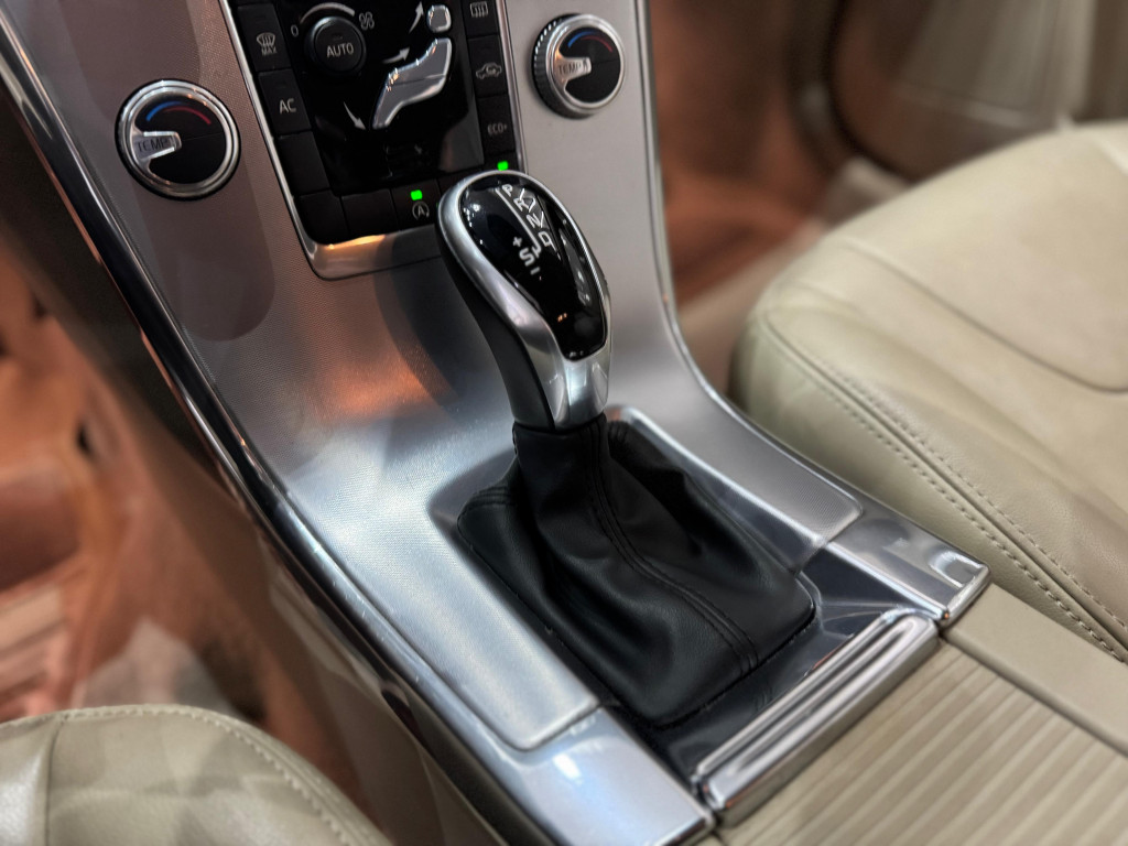 Imagem do veículo VOLVO XC60 2.0 T5 KINETIC GASOLINA 4P AUTOMÁTICO