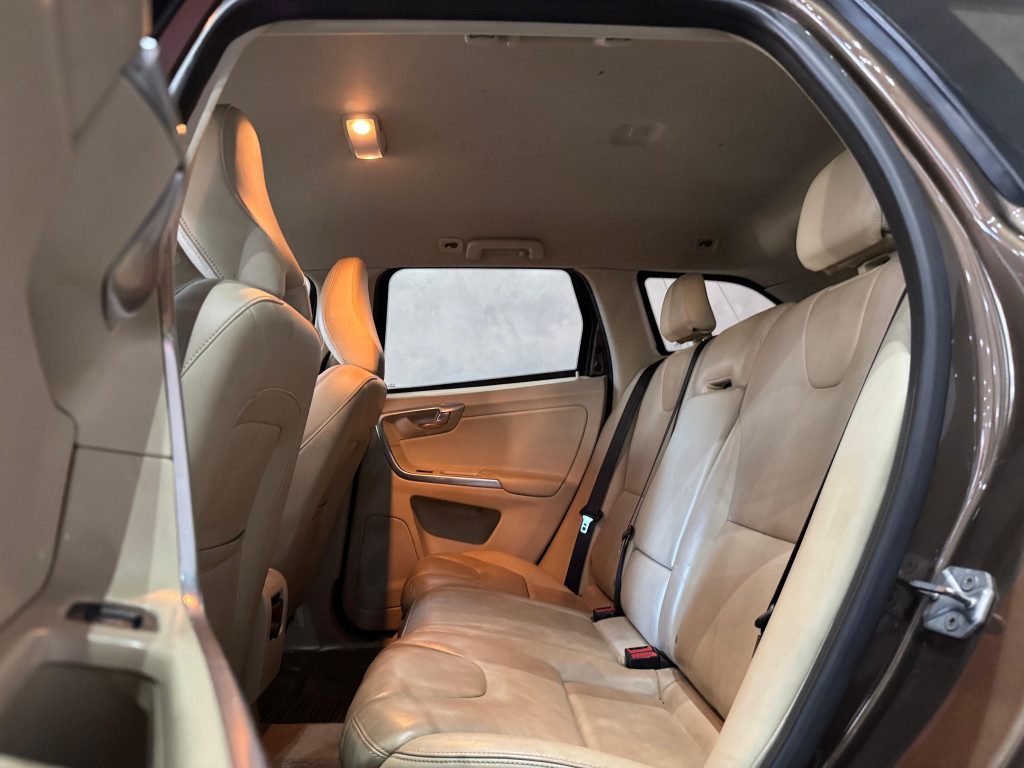 Imagem do veículo VOLVO XC60 2.0 T5 KINETIC GASOLINA 4P AUTOMÁTICO