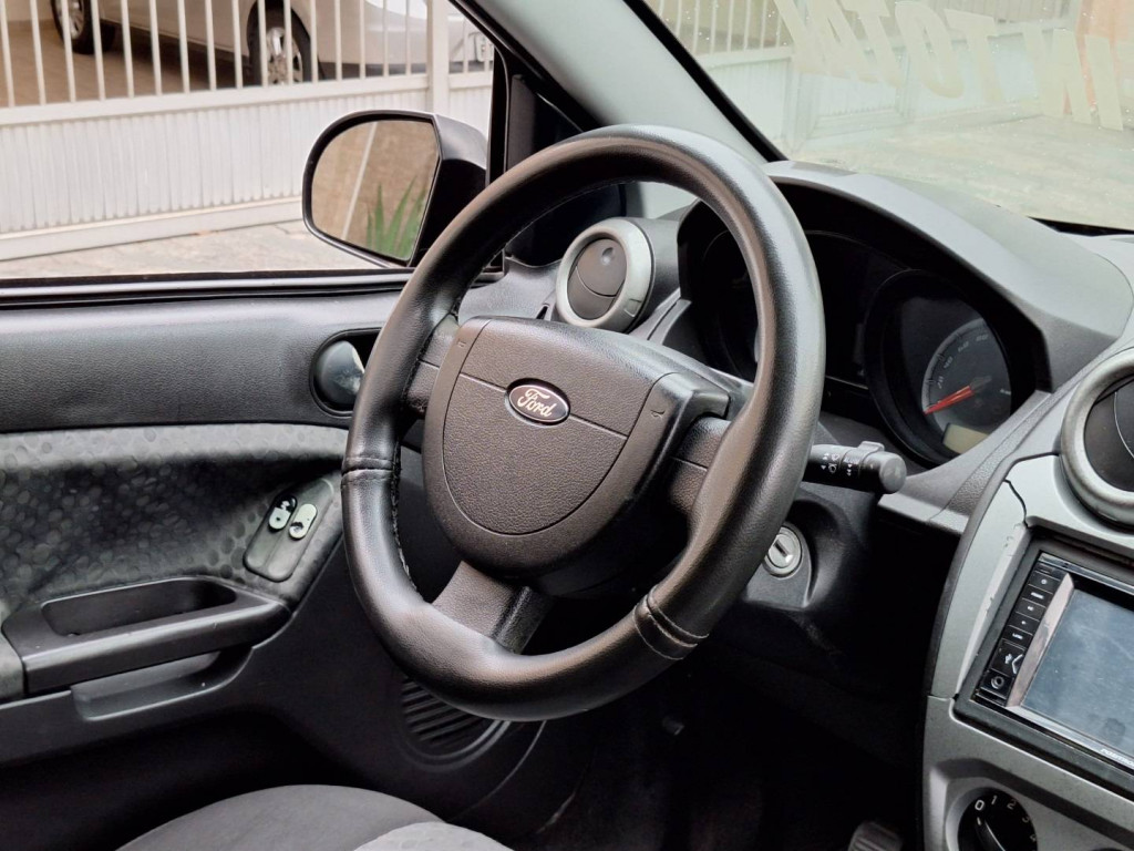 Imagem do veículo FORD FIESTA 1.6 MPI HATCH 8V FLEX 4P MANUAL