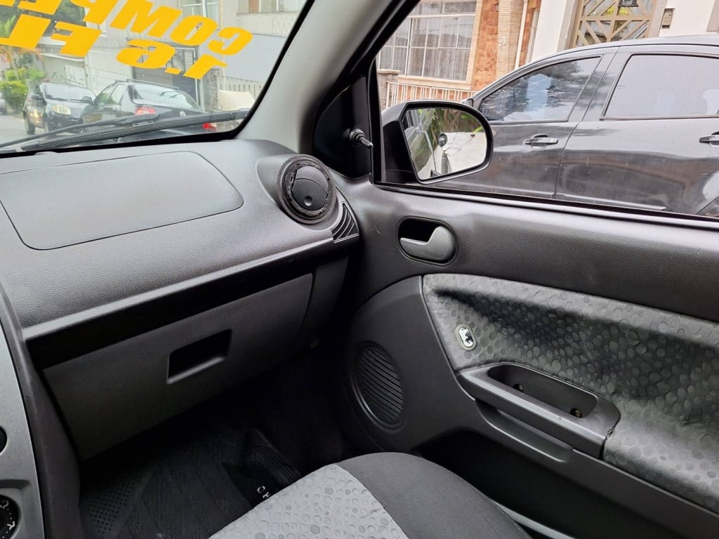 Imagem do veículo FORD FIESTA 1.6 MPI HATCH 8V FLEX 4P MANUAL