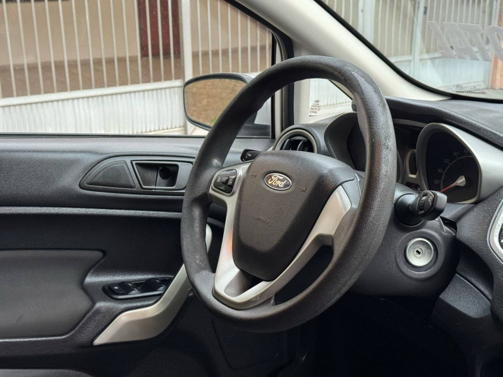 Imagem do veículo FORD FIESTA 1.6 SE SEDAN 16V FLEX 4P MANUAL