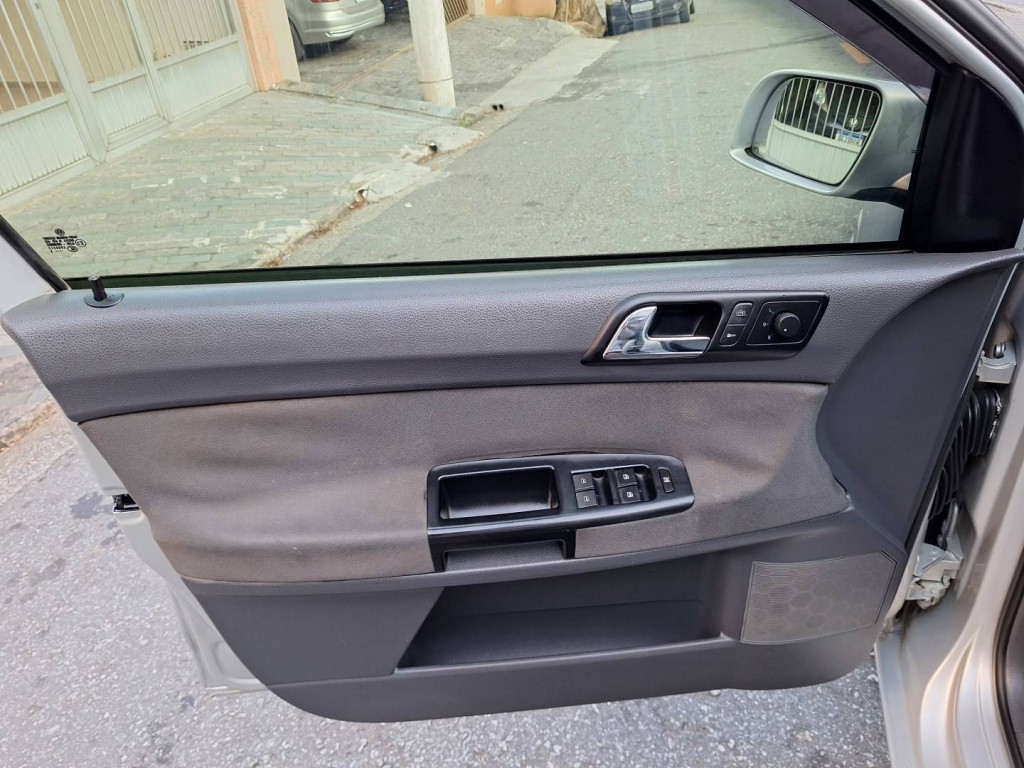 Imagem do veículo VOLKSWAGEN POLO 1.6 MI 8V FLEX 4P MANUAL