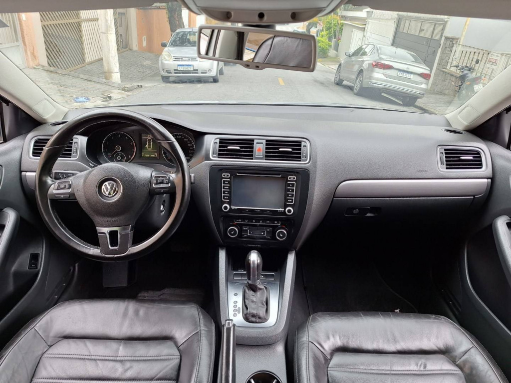 Imagem do veículo VOLKSWAGEN JETTA 2.0 TSI HIGHLINE 200CV GASOLINA 4P TIPTRONIC