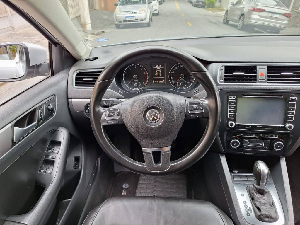 Imagem do veículo VOLKSWAGEN JETTA 2.0 TSI HIGHLINE 200CV GASOLINA 4P TIPTRONIC