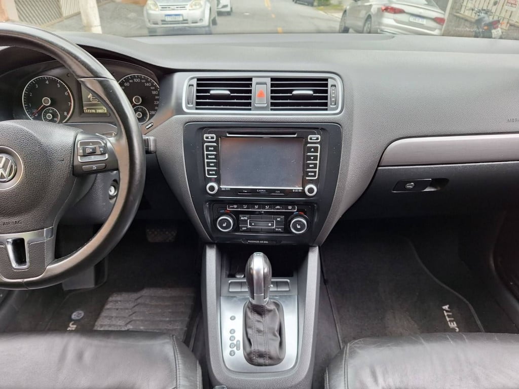 Imagem do veículo VOLKSWAGEN JETTA 2.0 TSI HIGHLINE 200CV GASOLINA 4P TIPTRONIC