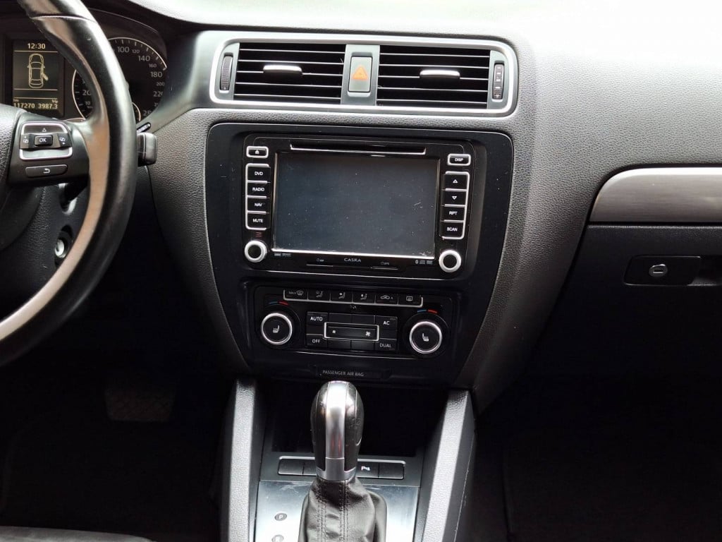 Imagem do veículo VOLKSWAGEN JETTA 2.0 TSI HIGHLINE 200CV GASOLINA 4P TIPTRONIC