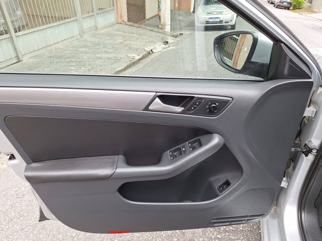 Imagem do veículo VOLKSWAGEN JETTA 2.0 TSI HIGHLINE 200CV GASOLINA 4P TIPTRONIC