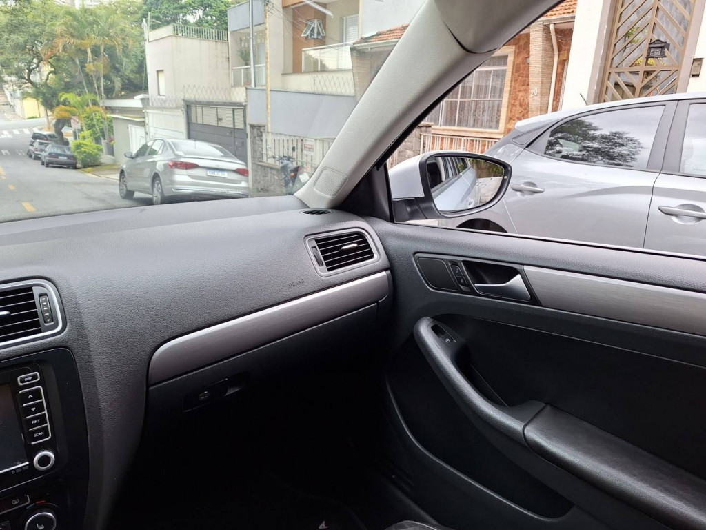 Imagem do veículo VOLKSWAGEN JETTA 2.0 TSI HIGHLINE 200CV GASOLINA 4P TIPTRONIC