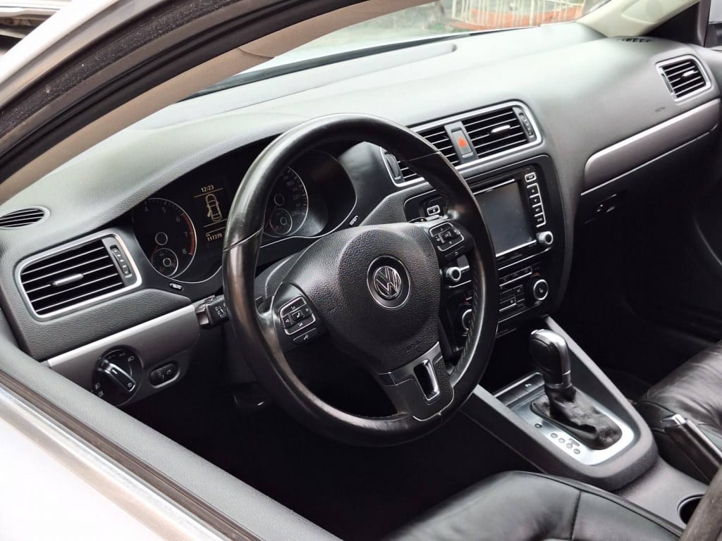 Imagem do veículo VOLKSWAGEN JETTA 2.0 TSI HIGHLINE 200CV GASOLINA 4P TIPTRONIC