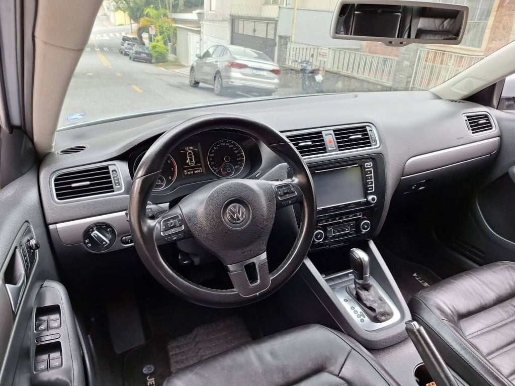 Imagem do veículo VOLKSWAGEN JETTA 2.0 TSI HIGHLINE 200CV GASOLINA 4P TIPTRONIC