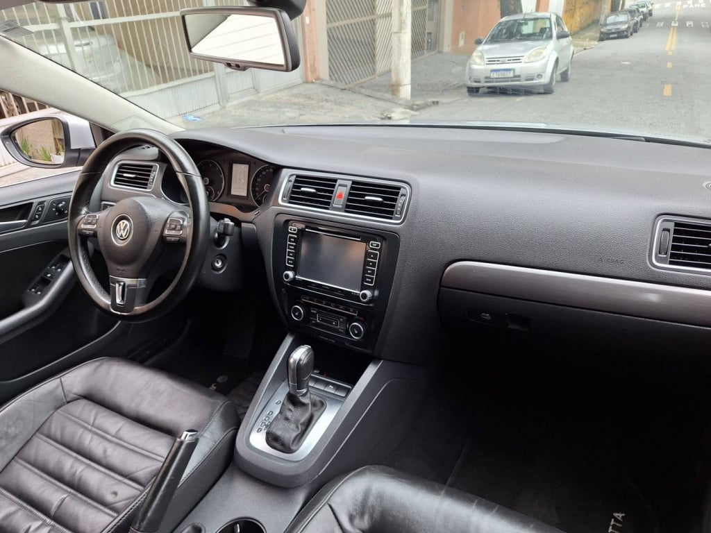 Imagem do veículo VOLKSWAGEN JETTA 2.0 TSI HIGHLINE 200CV GASOLINA 4P TIPTRONIC
