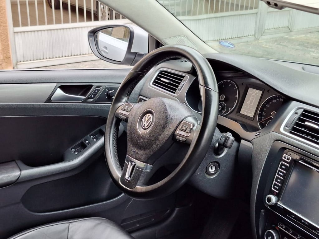 Imagem do veículo VOLKSWAGEN JETTA 2.0 TSI HIGHLINE 200CV GASOLINA 4P TIPTRONIC