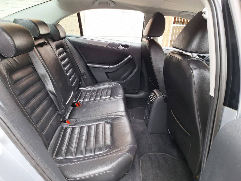 Imagem do veículo VOLKSWAGEN JETTA 2.0 TSI HIGHLINE 200CV GASOLINA 4P TIPTRONIC