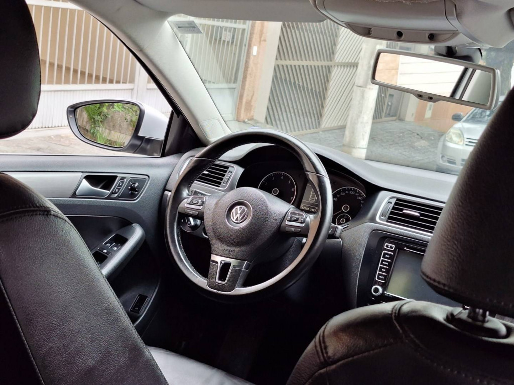 Imagem do veículo VOLKSWAGEN JETTA 2.0 TSI HIGHLINE 200CV GASOLINA 4P TIPTRONIC