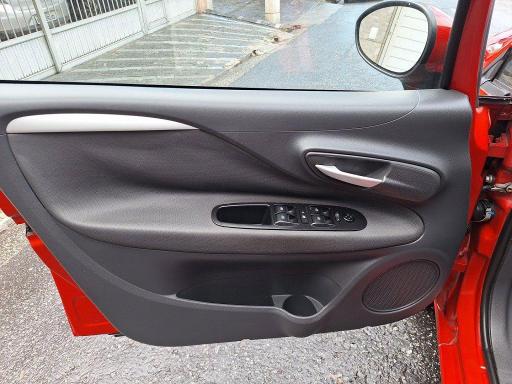 Imagem do veículo FIAT PUNTO 1.6 ESSENCE 16V FLEX 4P AUTOMATIZADO