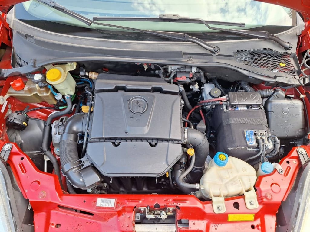 Imagem do veículo FIAT PUNTO 1.6 ESSENCE 16V FLEX 4P AUTOMATIZADO