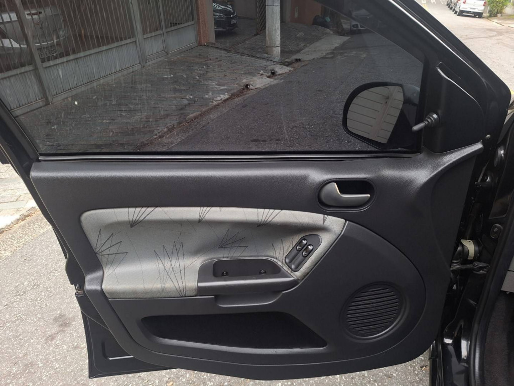 Imagem do veículo FORD FIESTA 1.0 MPI CLASS 8V FLEX 4P MANUAL