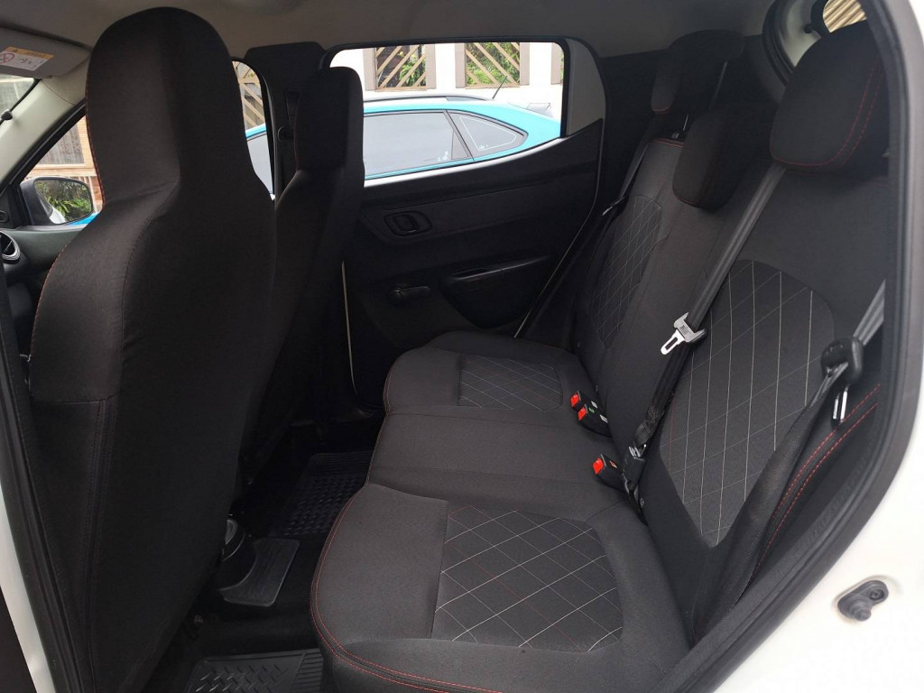 Imagem do veículo RENAULT KWID 1.0 12V SCE FLEX ZEN MANUAL