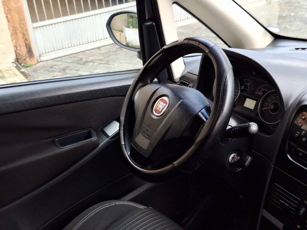 Imagem do veículo FIAT IDEA 1.6 MPI ESSENCE 16V FLEX 4P MANUAL