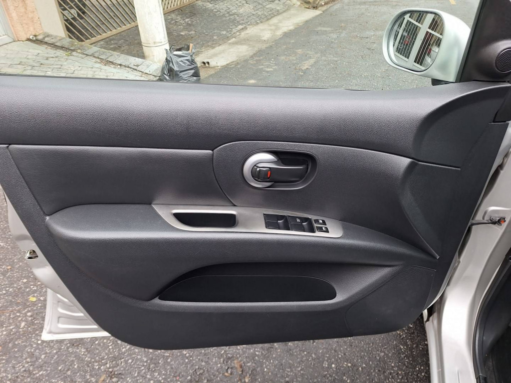 Imagem do veículo NISSAN GRAND LIVINA 1.8 SL 16V FLEX 4P AUTOMÁTICO