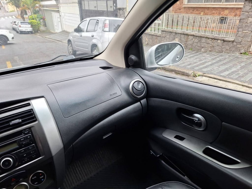Imagem do veículo NISSAN GRAND LIVINA 1.8 SL 16V FLEX 4P AUTOMÁTICO